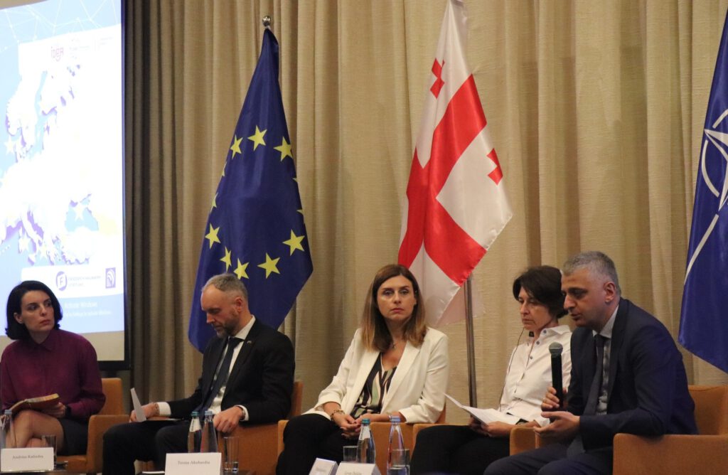 2 პანელი