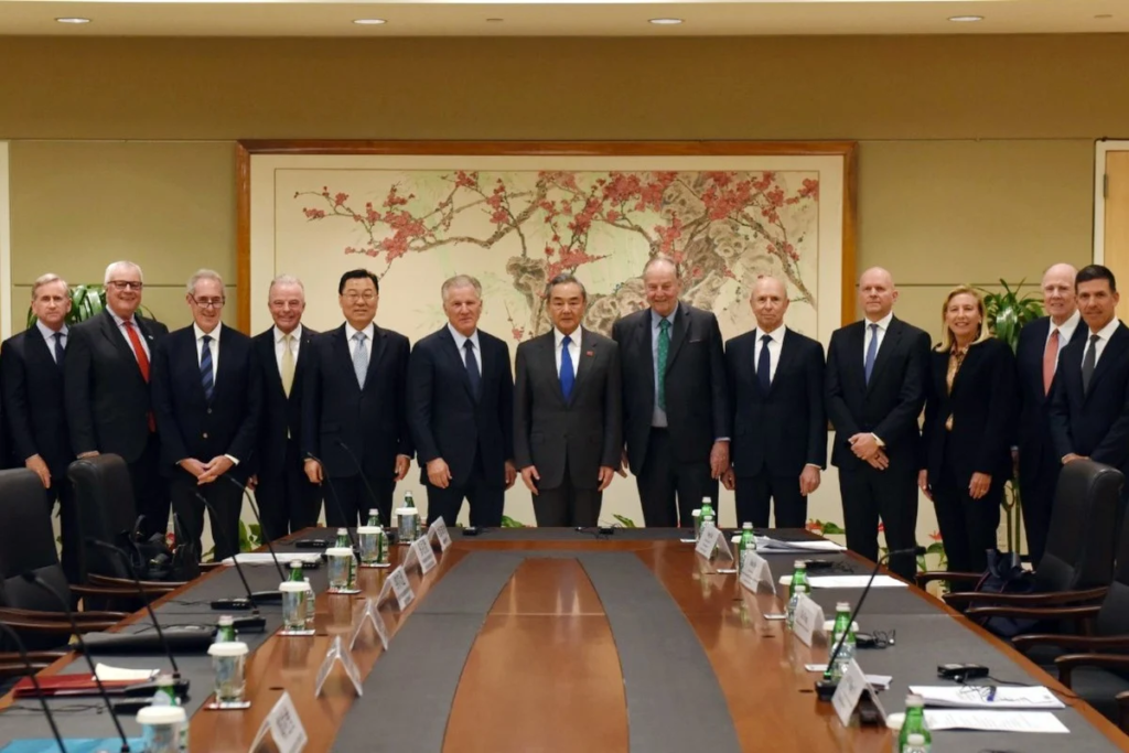 Chinese Foreign Affairs Minister met with American business groups