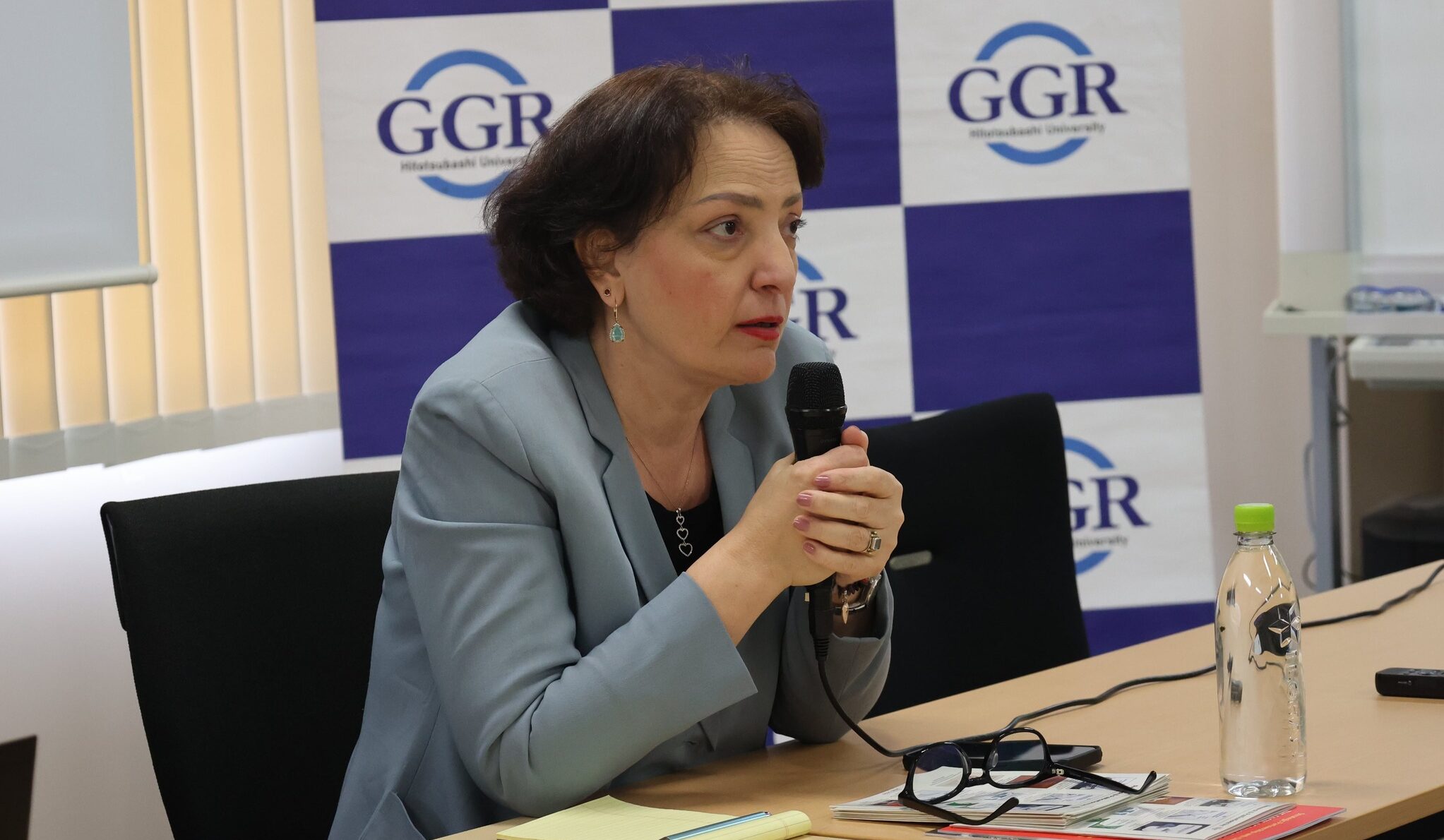 თინათინ ხიდაშელი ჰიტოცუბაშის უნივერსიტეტში